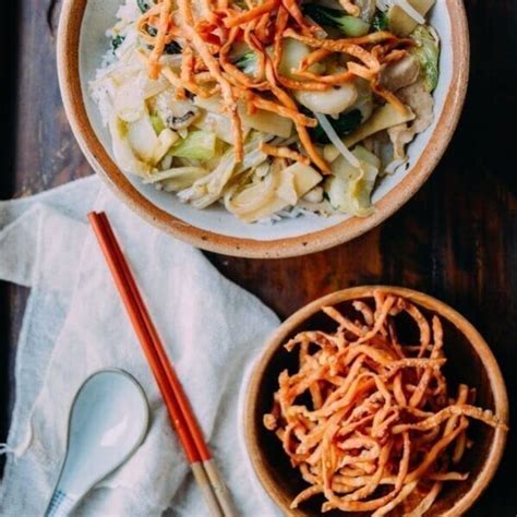 american-chicken-chow-mein-with-fried-noodles-the image
