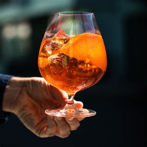 aperol-spritz-cocktail image