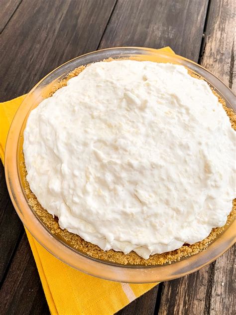 no-bake-pineapple-pie-recipe-the-endless-appetite image