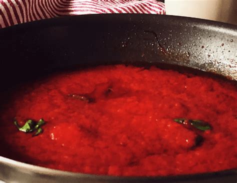 authentic-italian-tomato-sauce-recipe-with-tomato image