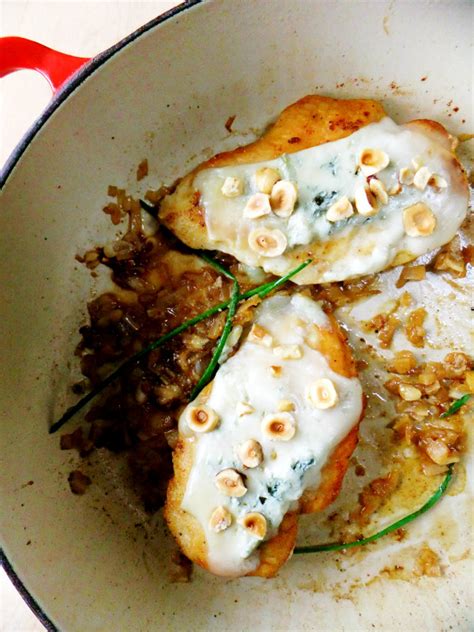 chicken-with-gorgonzola-and-toasted-hazelnuts image