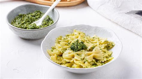 ramp-pesto-pasta-recipe-recipe-rachael-ray-show image