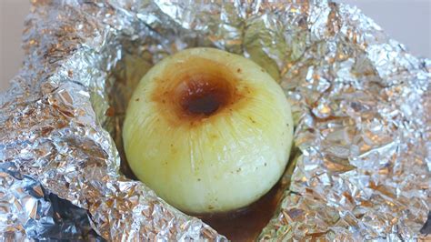 how-to-make-a-butter-baked-onion-lifehacker image