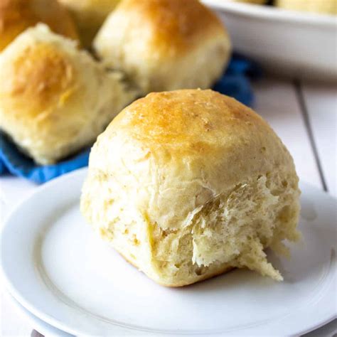 oatmeal-dinner-rolls-beyond-the-chicken-coop image