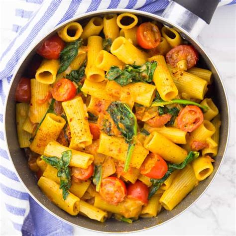 vegan-one-pot-pasta-with-spinach-and-tomatoes image
