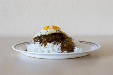 relax-with-the-hawaiian-flavors-of-the-loco-moco image