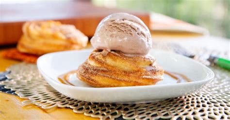 churro-tacos-with-mexican-chocolate-ice-cream image
