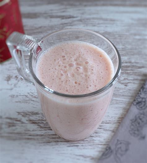 strawberry-and-peach-milkshake-food-from-portugal image