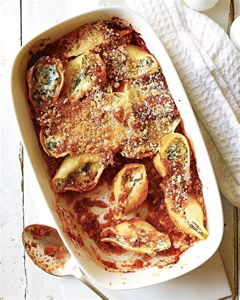 easy-baked-spinach-and-ricotta-pasta-shells-delicious image