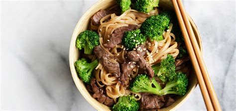 chinese-beef-and-broccoli-rice-noodles-annie-chuns image