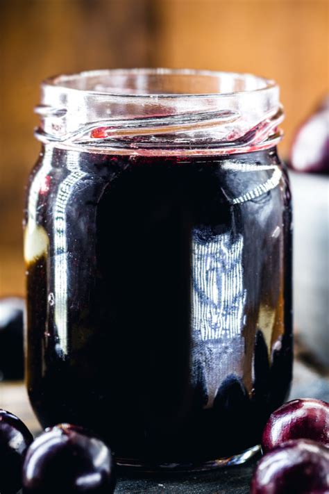 homemade-grape-jelly-recipe-made-with-fresh image