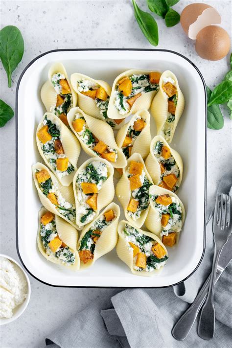 stuffed-pasta-shells-with-spinach-ricotta-and image