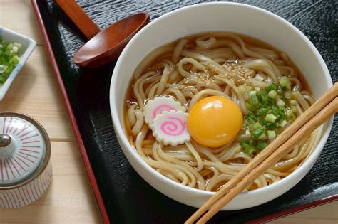 tsukimi-udon-traditional-noodle-dish-from-japan image