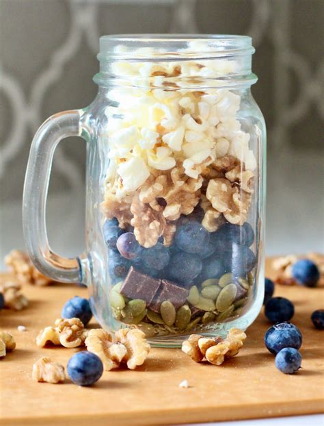 blueberry-popcorn-snack-mix-blueberryorg image