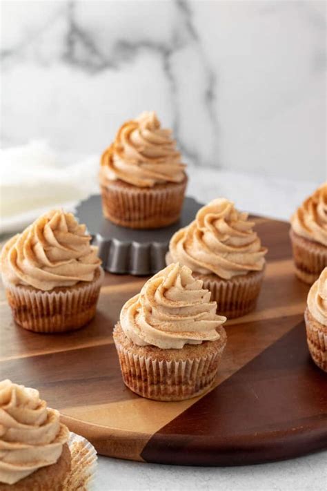 cinnamon-cupcakes-with-cinnamon-buttercream-the image