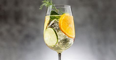 rum-tonic-cocktail-recipe-liquorcom image