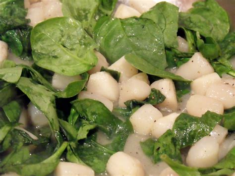 cheesy-scallops-spinach-and-brown-rice-casserole image