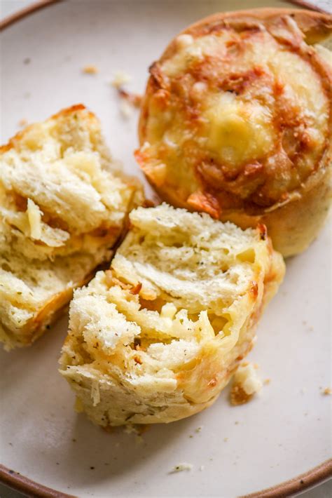 caramelised-onion-and-cheddar-rolls-eggless-the image