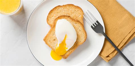 how-to-cook-basic-poached-eggs-get-cracking image