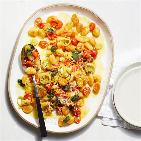 crispy-pasta-with-tomatoes-leeks-eatingwell image
