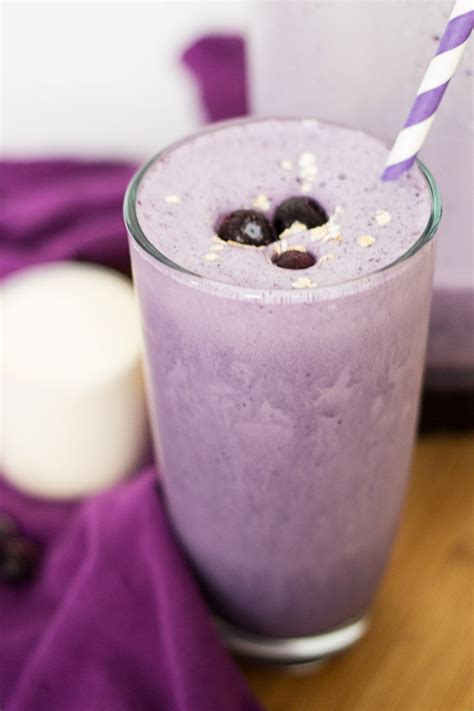 blueberry-protein-smoothie-25-grams-protein-per image