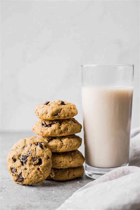 healthy-oatmeal-chocolate-chip-cookies-jar-of-lemons image