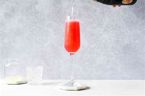 raspberry-bellini-cocktail-recipe-with image