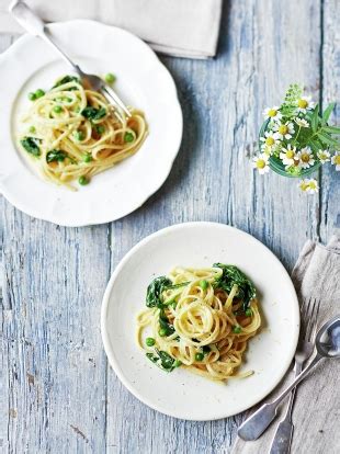 vegetarian-carbonara-recipe-jamie-oliver-pasta image