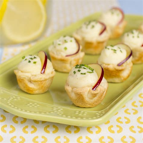 cheesy-potato-and-apple-tarts-hungry-jack-potatoes image