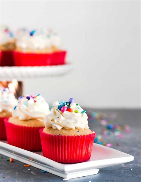 perfect-white-cupcakes-from-scratch-goodie-godmother image