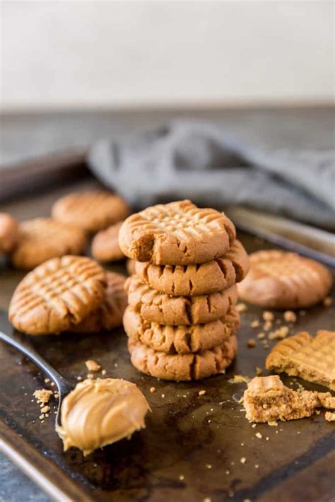 3-ingredients-keto-peanut-butter-cookies-ketoconnect image