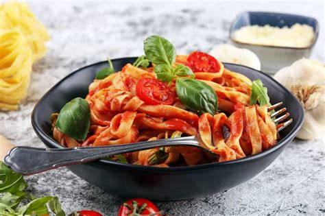 vegetarian-spaghetti-sauce-with-whole-wheat-pasta image