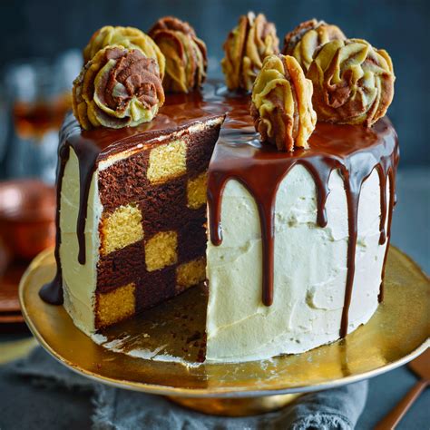 15-checkerboard-cakes-thatll-be-the-center-of-the-party image