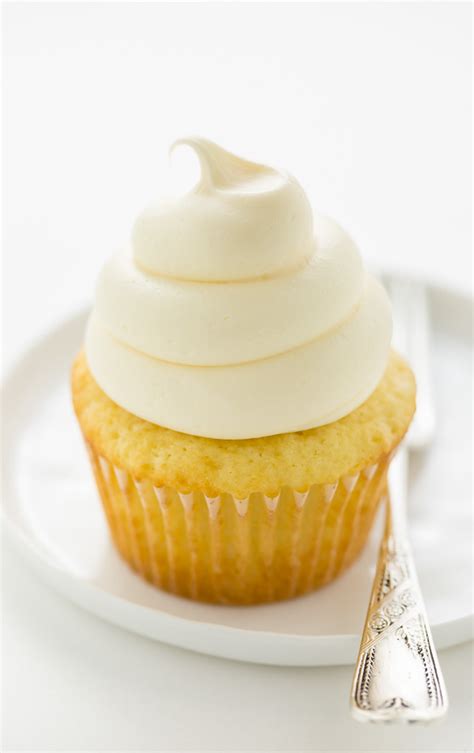 perfect-one-bowl-vanilla-cupcakes-with-vanilla image