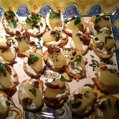 gorgonzola-pear-toasts-bigovencom image