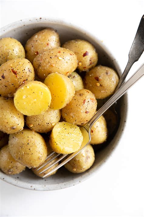 garlic-butter-boiled-potatoes-how-to-boil-potatoes image