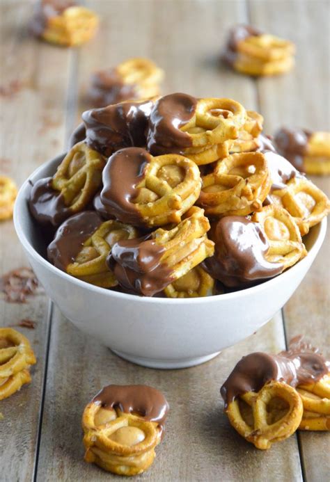 easy-peanut-butter-chocolate-pretzels-veggie-world image