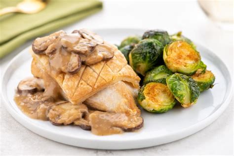 chicken-marsala-en-crote-recipe-home-chef image