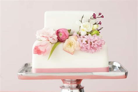 elegant-almond-wedding-cake-canadian-living image