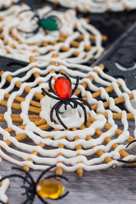super-fun-and-easy-halloween-pretzel-treat image