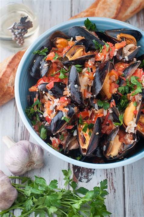 mussels-with-white-wine-butter-and-garlic-sauce image