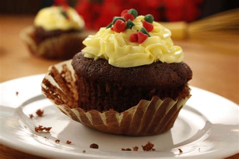 chocolate-toffee-crunch-cupcakes-mrfoodcom image