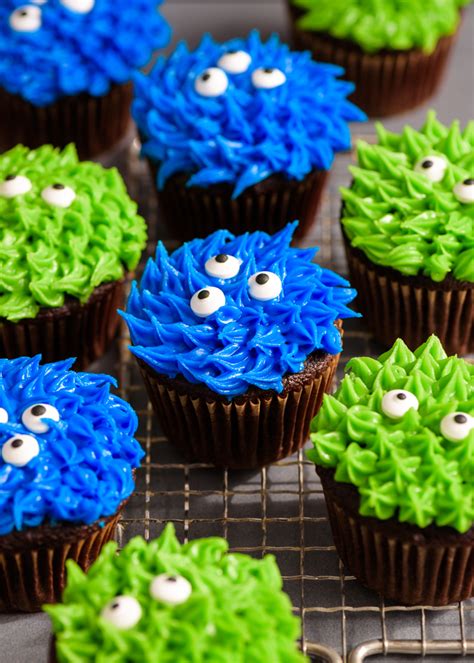 easy-chocolate-monster-cupcakes-fork-knife-swoon image