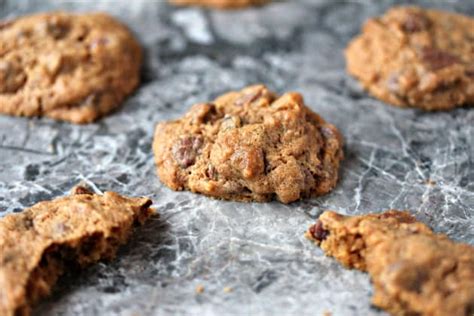 pistachio-chocolate-chip-cookies-recipe-food-fanatic image