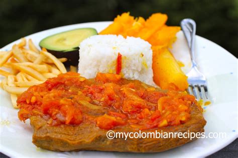 sobrebarriga-en-salsa-criolla-flank-steak-with image