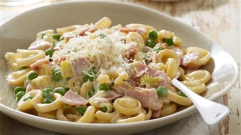 15-minute-creamy-ham-and-pea-pasta-7news image