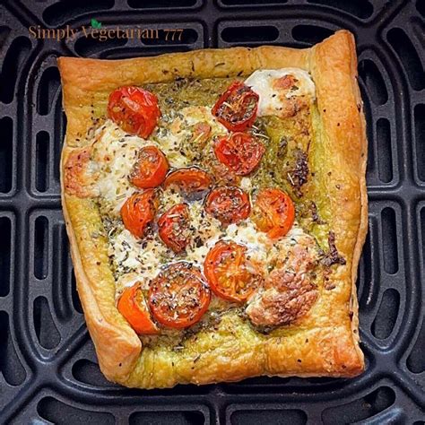air-fryer-puff-pastry-pizza-recipe-simplyvegetarian777 image