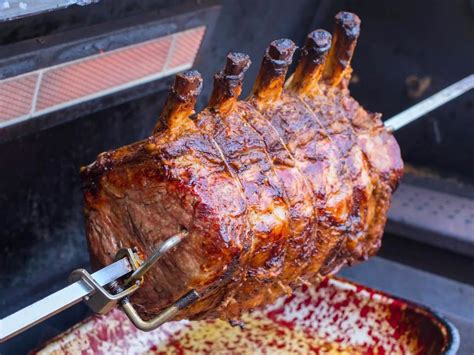 rotisserie-beef-rib-roast-grilling-inspiration-weber image