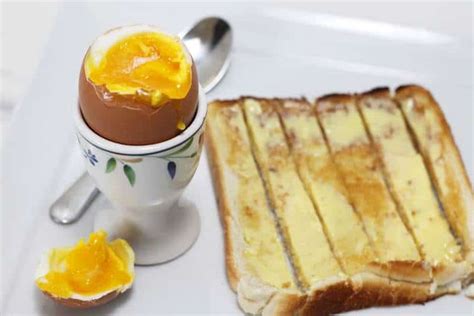 dippy-eggs-how-to-make-the-perfect-soft-boiled-egg image