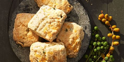 best-fluffy-apple-cheddar-biscuits-recipe-how-to-make image